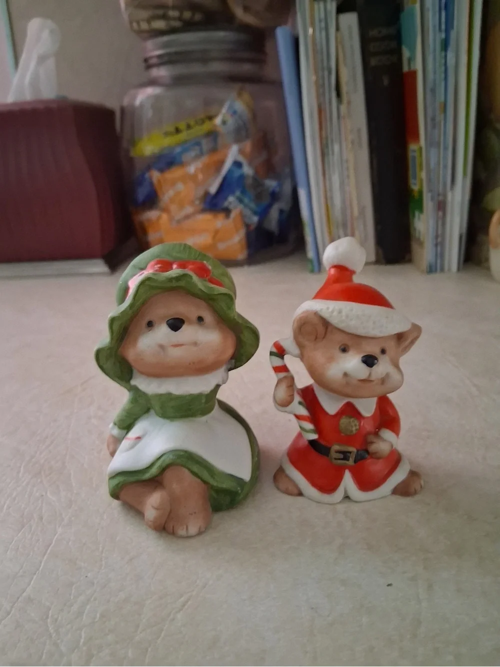 Holiday Small Pet Figurine Set - Green & Red
